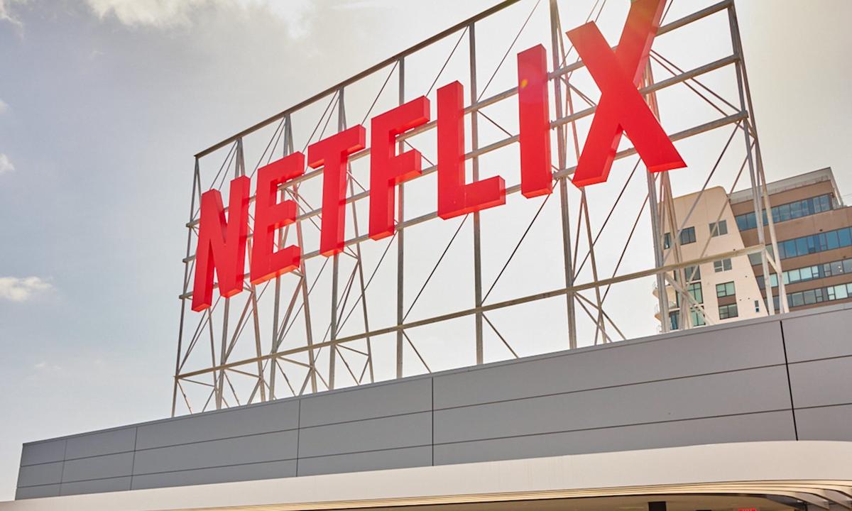 Netflix intră pe terenul de joc: strategie inedită pentru cucerirea drepturilor sportive București – Gigantul streaming Netflix (NASDAQ: NFLX) își extinde orizonturile dincolo de filme și seriale, țintind acum și transmisiunile sportive live