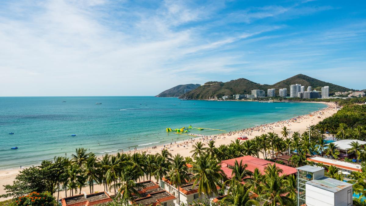 China: Insula tropicală vrea RECORD mondial. Port de liber-schimb URIAȘ