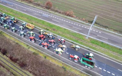 Benzinării, fără combustibil în Irlanda: Fermieri și transportatori, blocaj total!