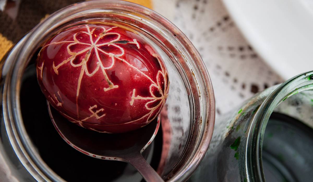 Ouăle roșii versus colesterol: Adevărul despre mitul de Paște