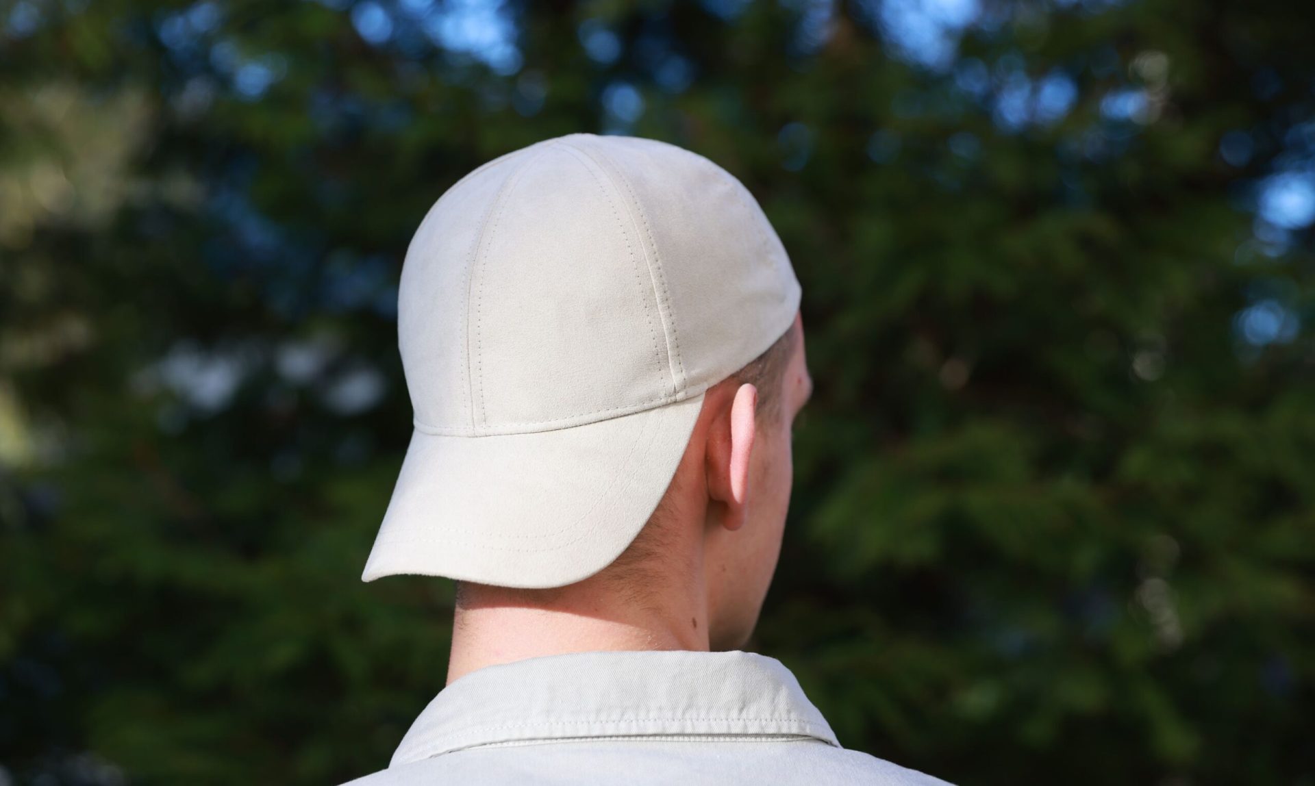 Șapca, semn de stil sau mască? Ce dezvăluie psiho despre cei ce o poartă mereu