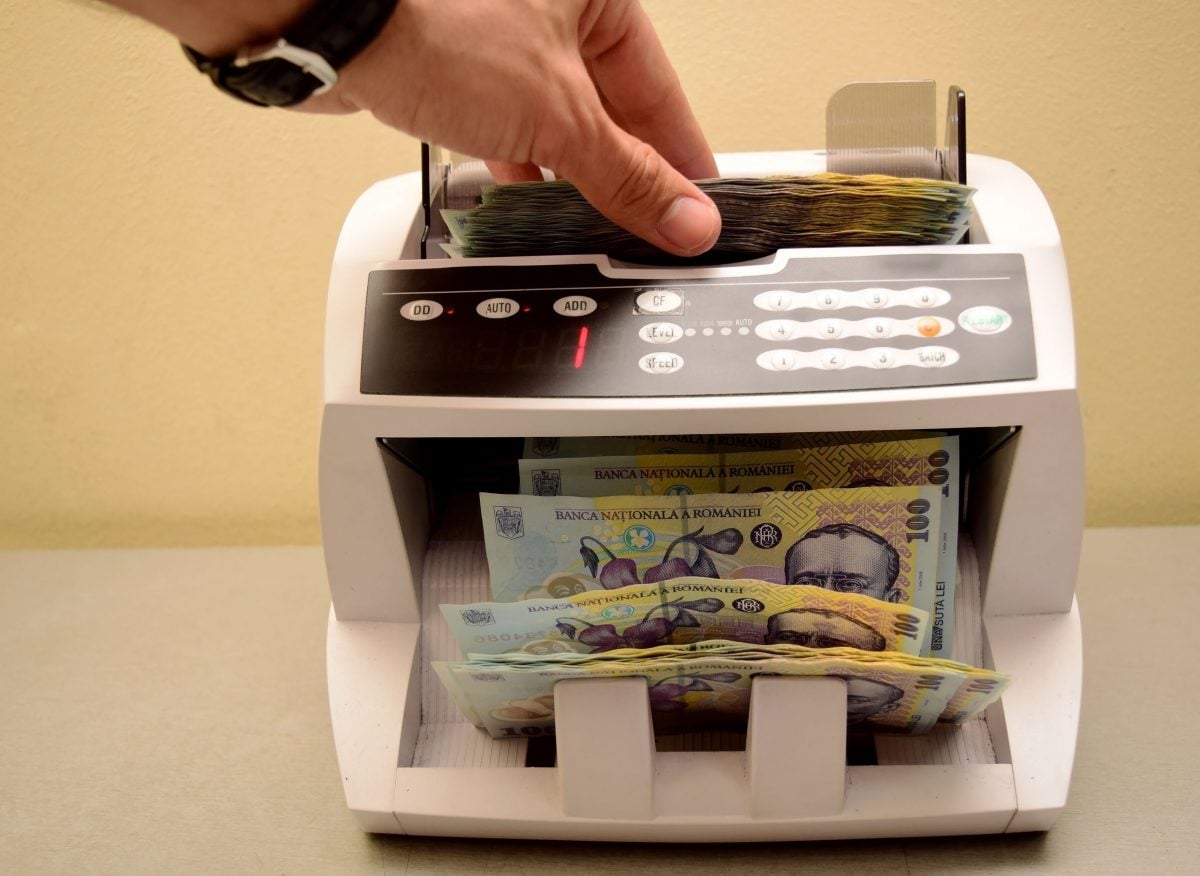 Cine are de câștigat șî de pierdut din noua lege a facturilor în euro