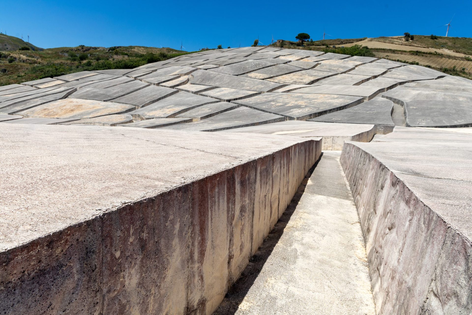 Orașul de beton, „Pompeii modern”: O provocare pentru arta contemporană