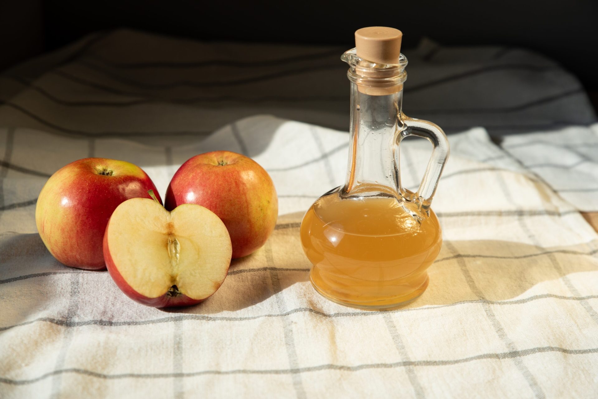 Oțetul de mere, secretul ieftin și eficient împotriva înțepăturilor de țânțar