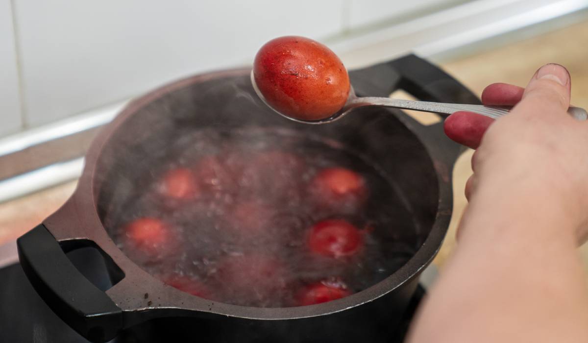 Ești sigur că ai mâncat prea multe ouă de Paște? Semne clare de indigestie