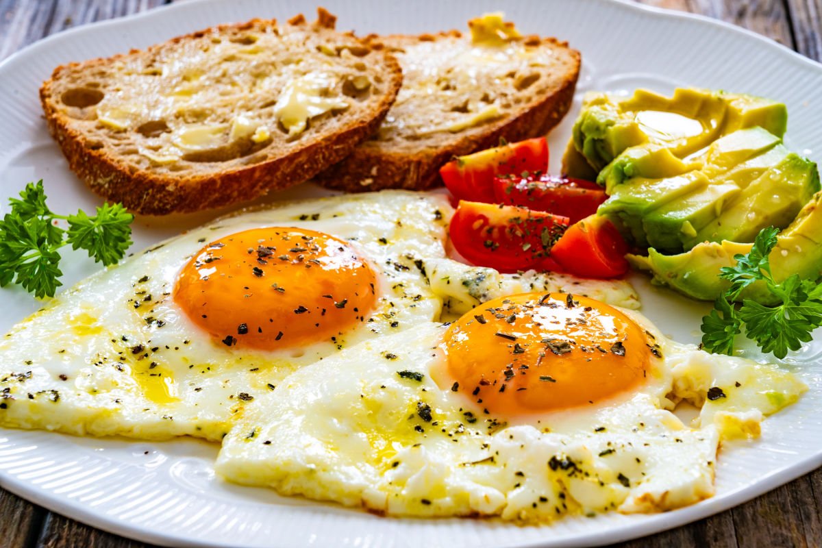 Oua ochiuri perfecte: Trucul inedit din bucătărie pe care NU îl știai