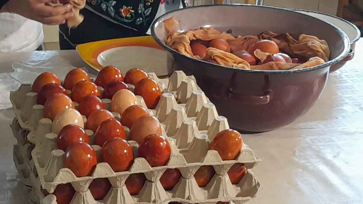 Ouă eco, pascale: Peste 1.000 de delicatese colorate pentru masa de sărbători