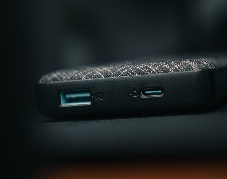 Japonia interzice bateriile portabile în avioane din 24 aprilie