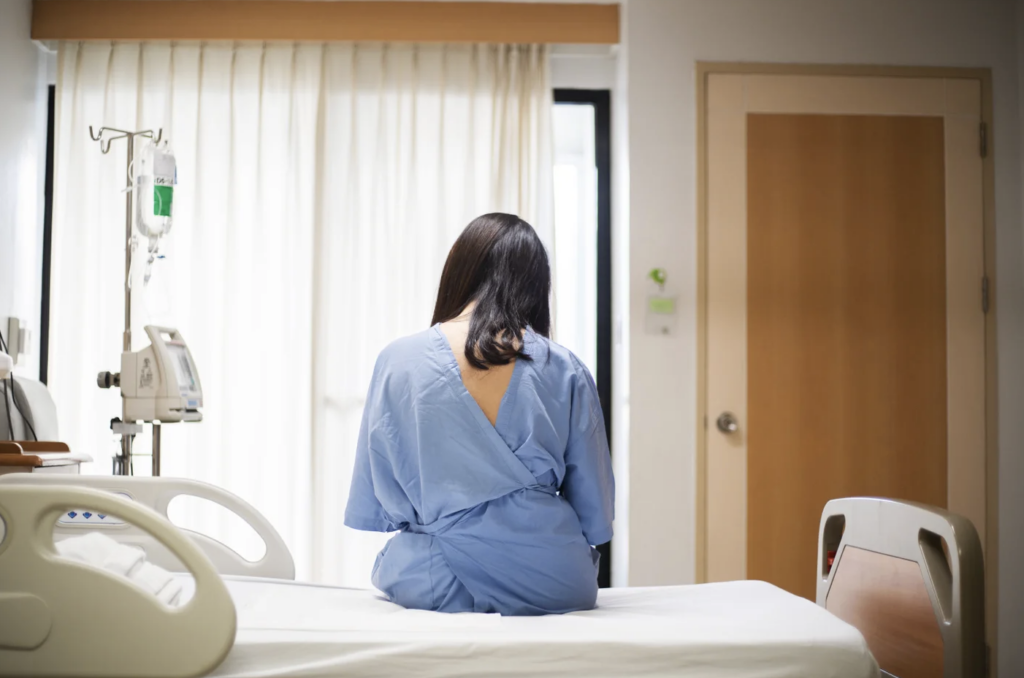 Pacienții cu cancer, în pericol: Accesul la radioterapie, blocat de stat în România