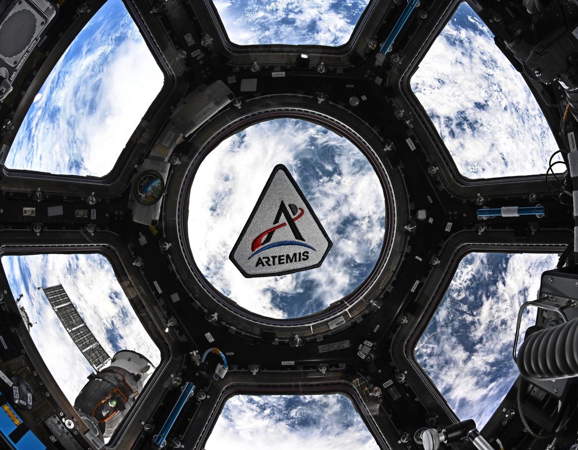 IMAGINI SPECTACULOASE: Pământul, fotografiat de astronauții Artemis II în drum spre Lună Astronauții de pe Artemis II au surprins și împărtășit lumii imagini uimitoare ale Pământului în timpul călătoriei lor spre Lună