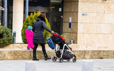 Aproape jumătate din părinții români plecați NU se vor întoarce de Paște