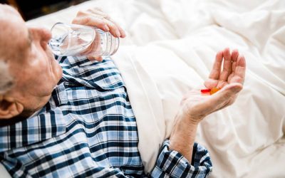 Obiceiuri banale care-ți fac rău: De ce NU te întinzi după medicamente