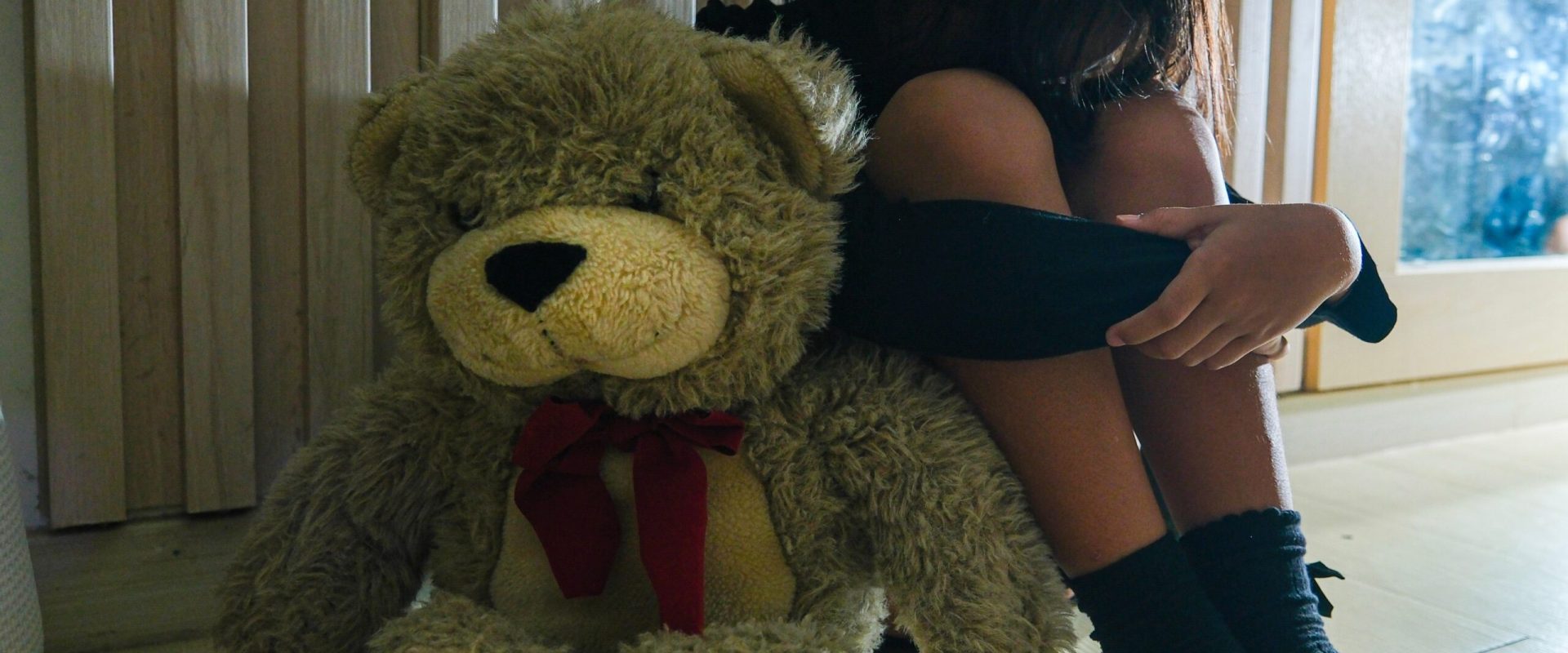 Cei neglijați emoțional: Ce adulți devin și cum afectează relațiile?