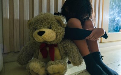 Cei neglijați emoțional: Ce adulți devin și cum afectează relațiile?