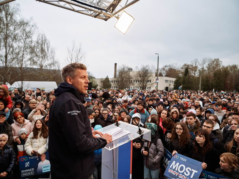 Tisza rupe digurile, iar ungurii aleg: Ungurii alegungaria