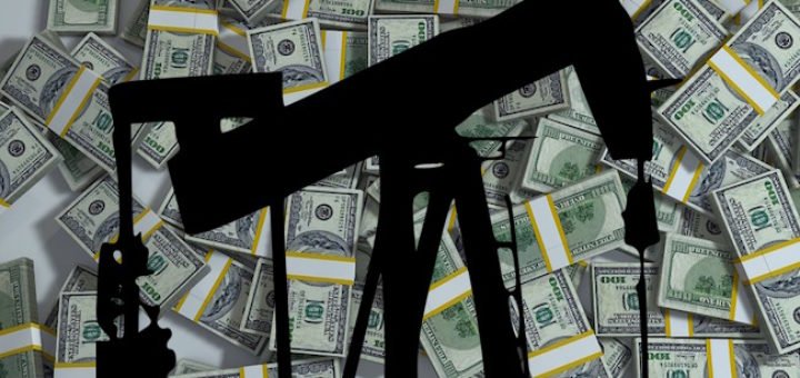 Petrolul sare de 100 de dolari din cauza Iranului. Trump: „Vor fi prețuri mari”