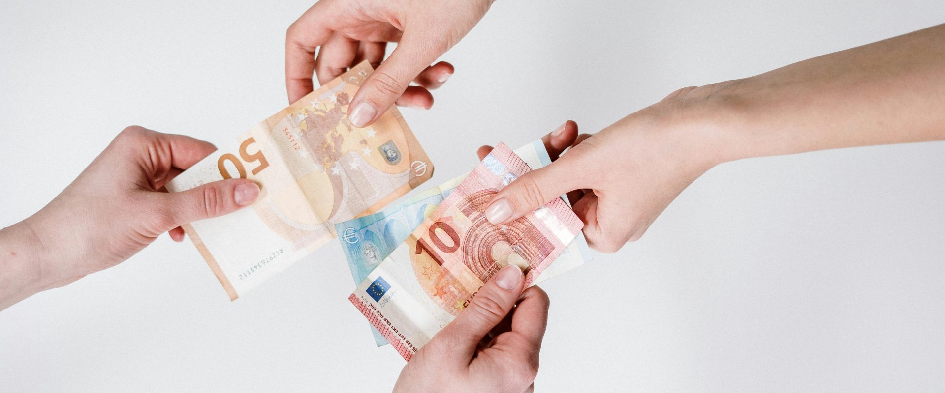 UE: Lege anticorupție cu amenzi GRELE și pedepse minime comune pentru firme