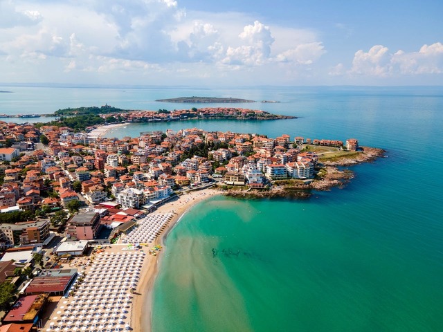 Sozopol, bulgăreasca, vs. Amalfi: Britanicii dezvăluie prețuri și aglomerație