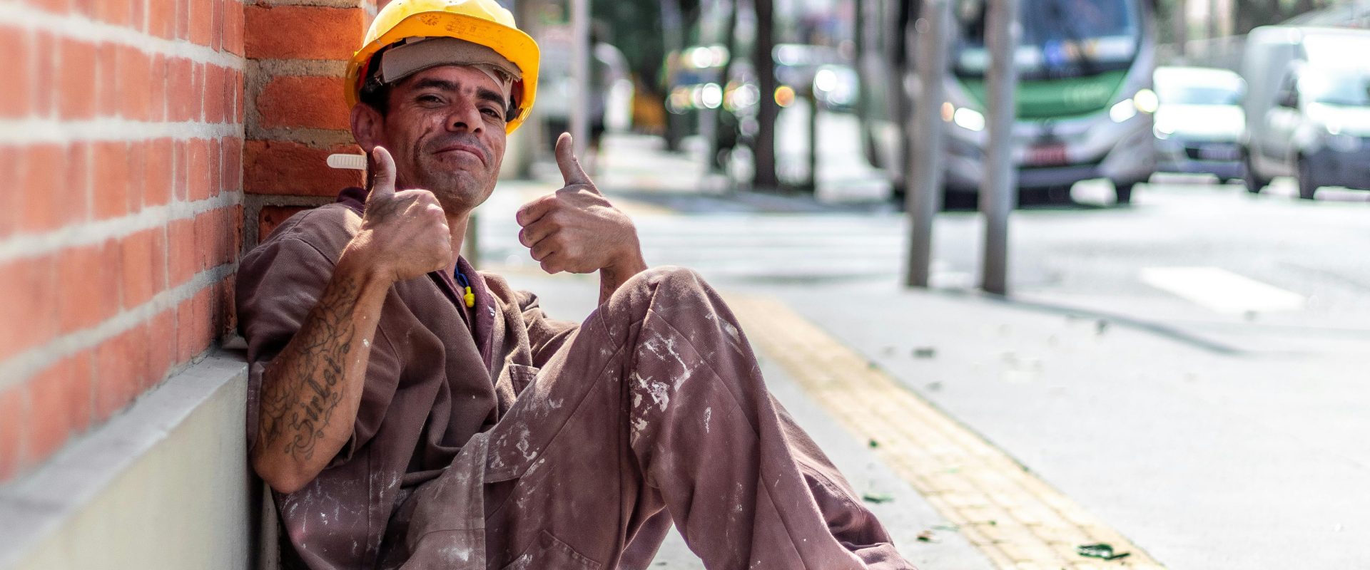 Calitatea muncii în Europa crește, dar decalajele femei-bărbați persistă