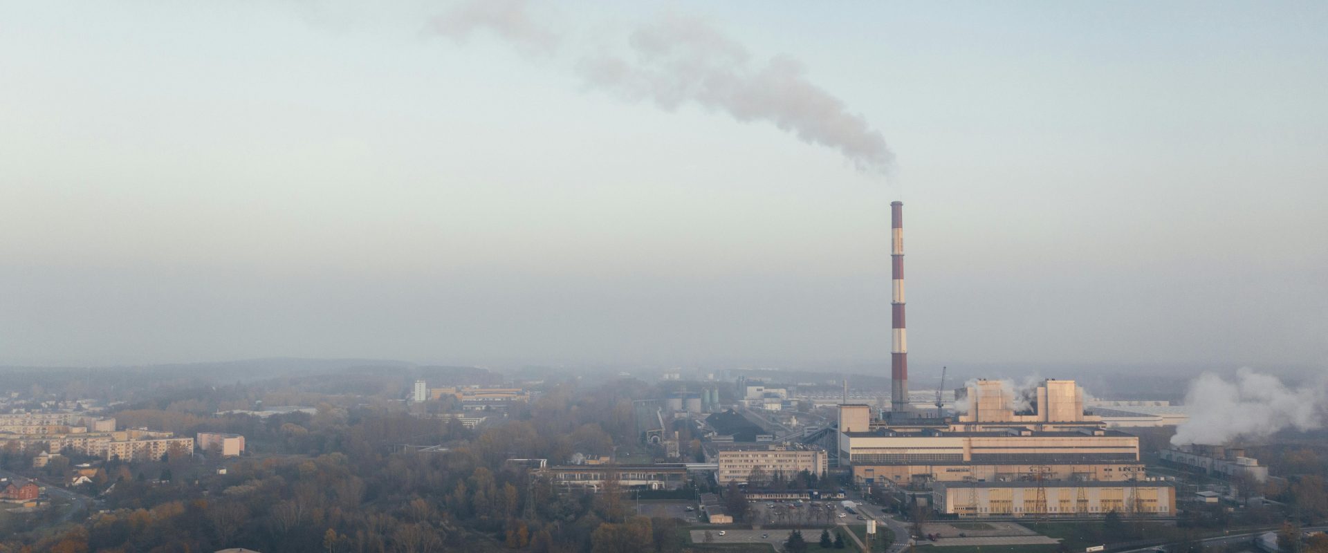 Emisiile din UE, în scădere accelerată: -3% în 2024, -40% față de 1990