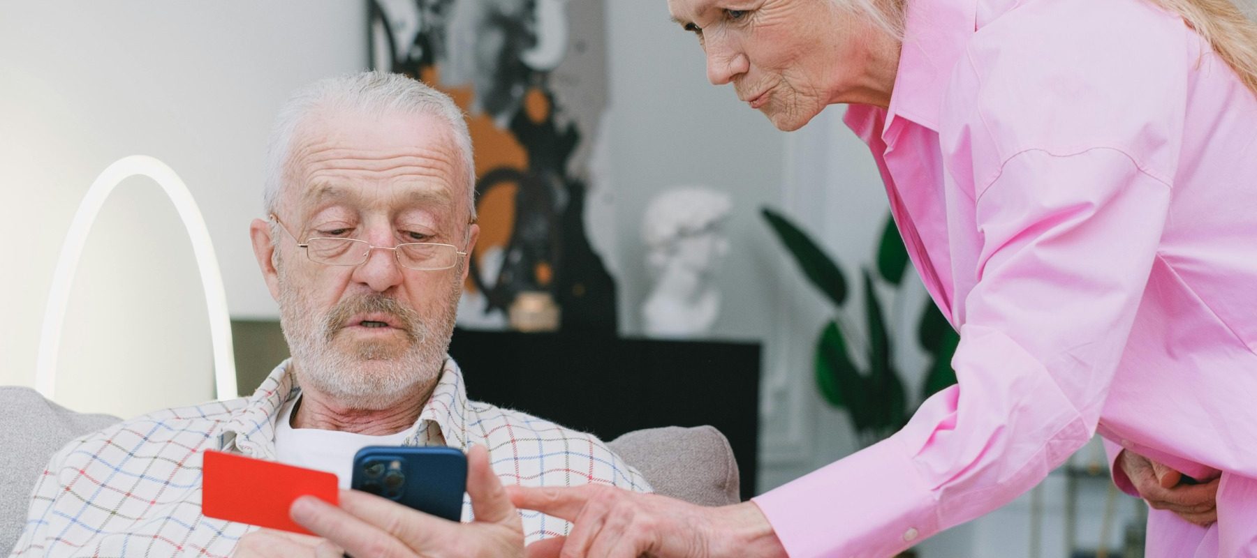 Italia: Bărânii străini se confruntă cu greutăți în accesarea îngrijirii medicale