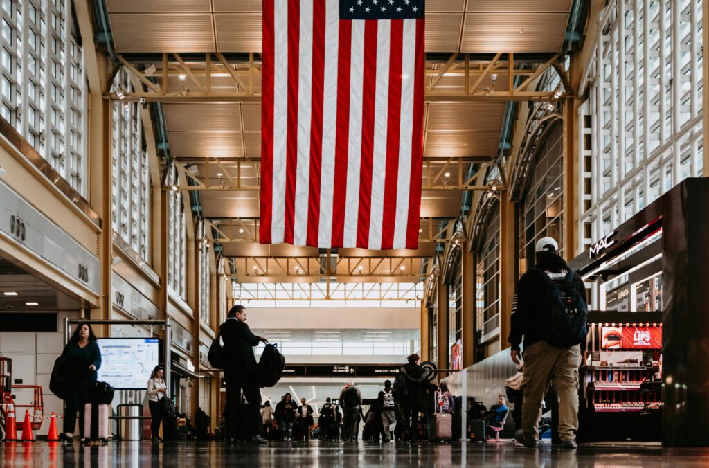 Cozi de șarpe, arme și… Cranii: Ce au uitat americanii în aeroporturi?