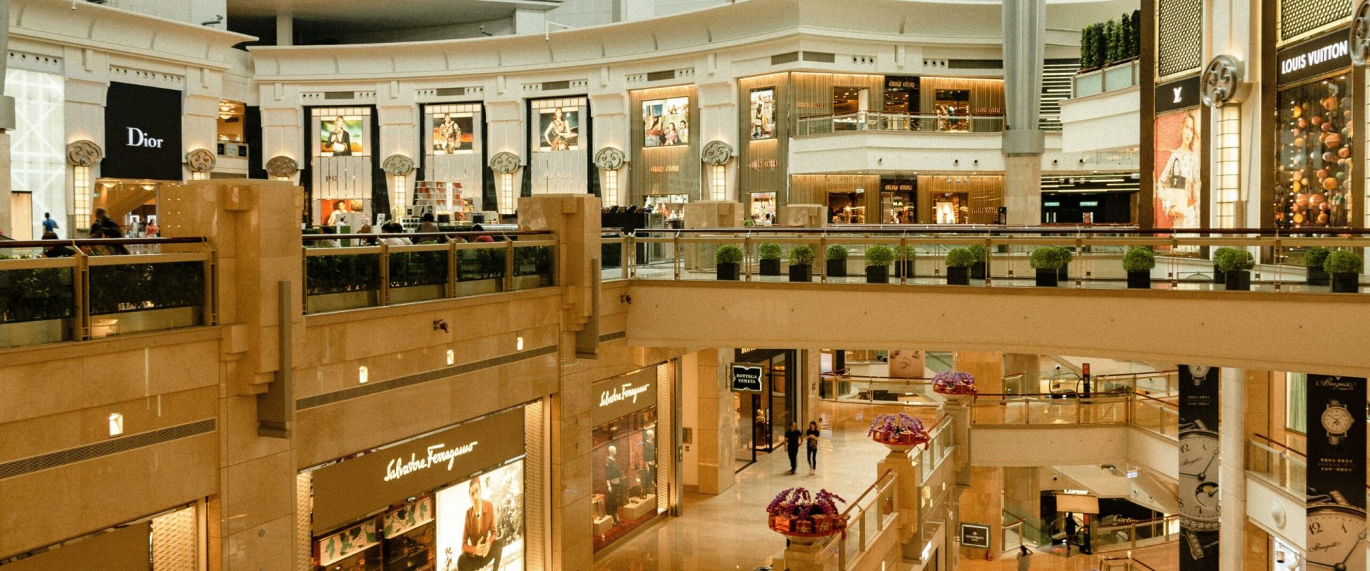 Mall-ul, deschis DE PAȘTE: Unde poți merge la cumpărături în București