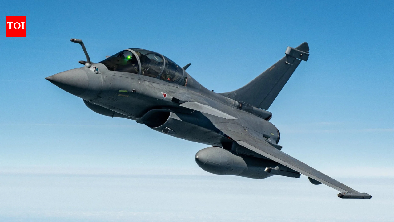 Emiratele Arabe Unite renunță la finanțarea avionului de vânătoare Rafale F5, lăsând Franța să suporte singură costurile modernizării O veste importantă din domeniul apărării aduce în prim-plan o schimbare majoră în colaborarea militară dintre Franța și Emiratele Arabe Unite (EAU)
