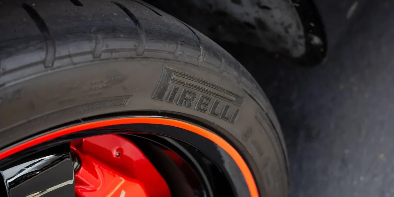 Pirelli scumpeste anvelopele: Criza din Orientul Mijlociu lovește prețurile!