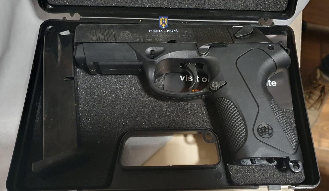 Arădeancă prinsă în flagrant! Voia 300 de euro pe un pistol vândut online