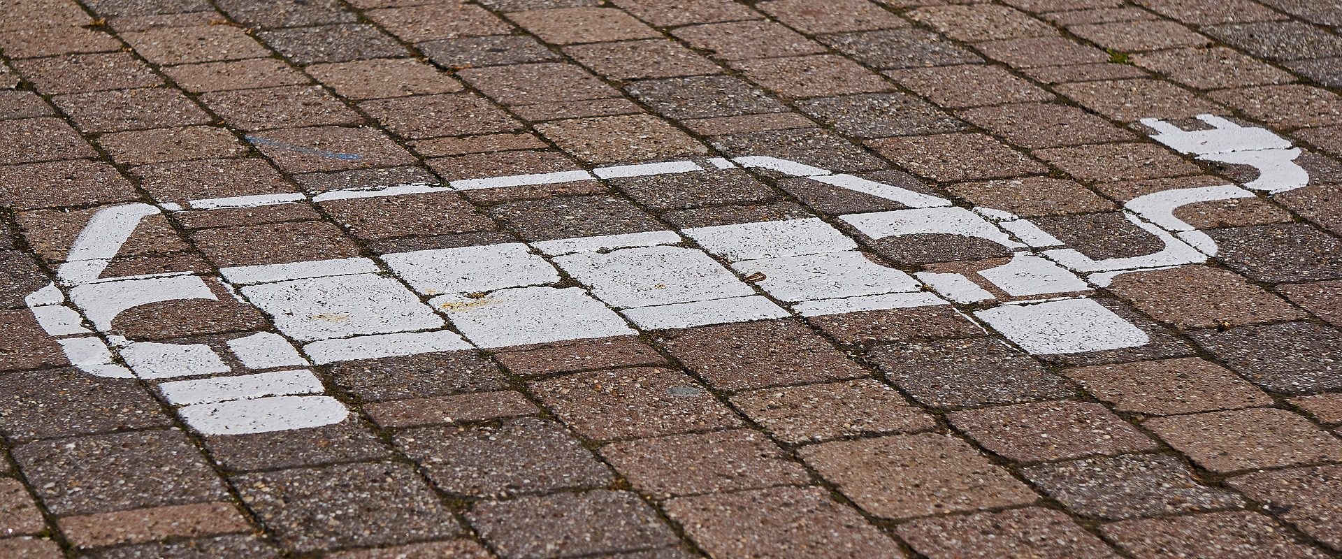 Cât scoate din buzunar un japonez după șapte ani de parcare plătită