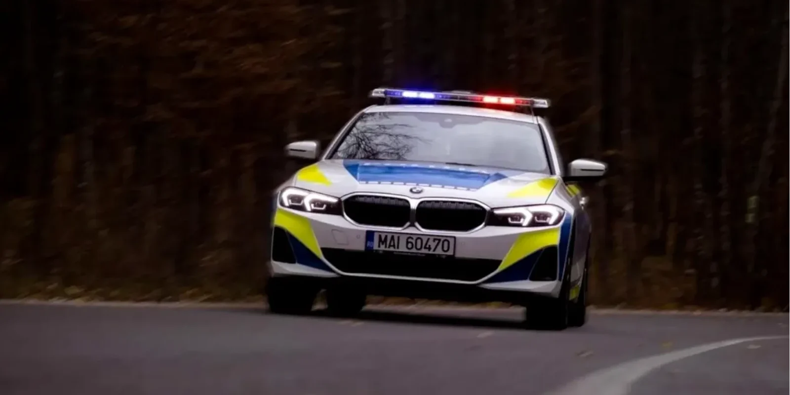 Polițiști rutieri, chef cu manele în autospecială: „Să sară permisele!”