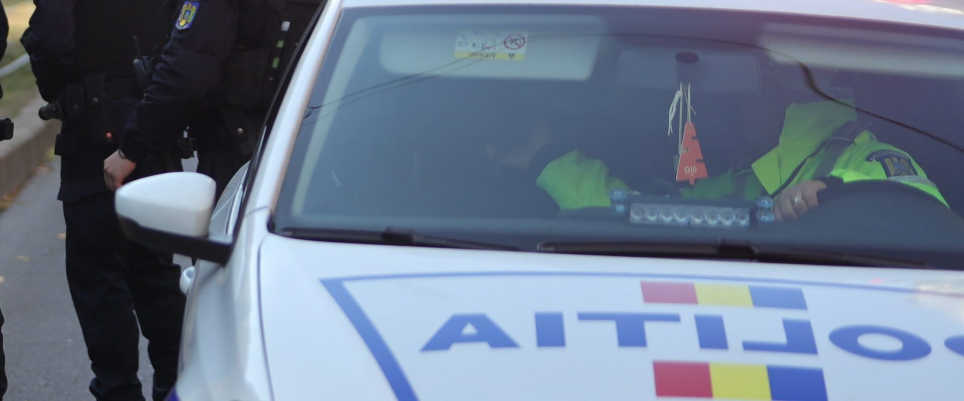 Doi bărbați, arestați preventiv după tâlhărie într-un local din Galați