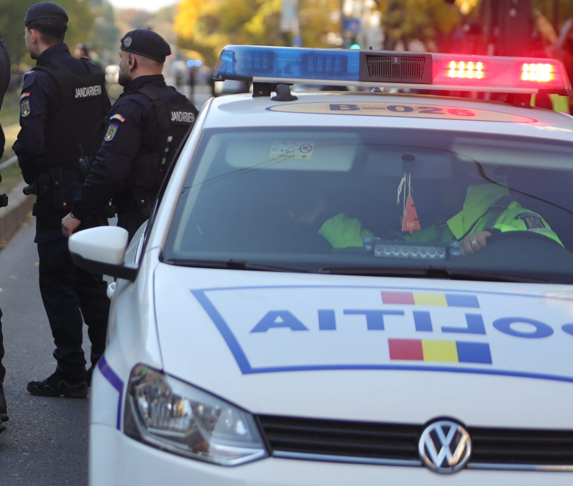 Doi bărbați, arestați preventiv după tâlhărie într-un local din Galați