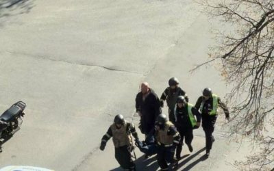 Șoc la Kiev: Polițiști fug de gloanțe, lăsând civilii la mila sorții!