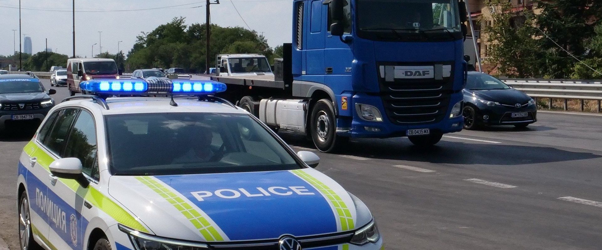 Un cetățean bulgar a fost reținut în această dimineață pe autostrada Struma, care leagă Sofia de granița cu Grecia, după ce a fost depistat conducând sub influența alcoolului și a drogurilor