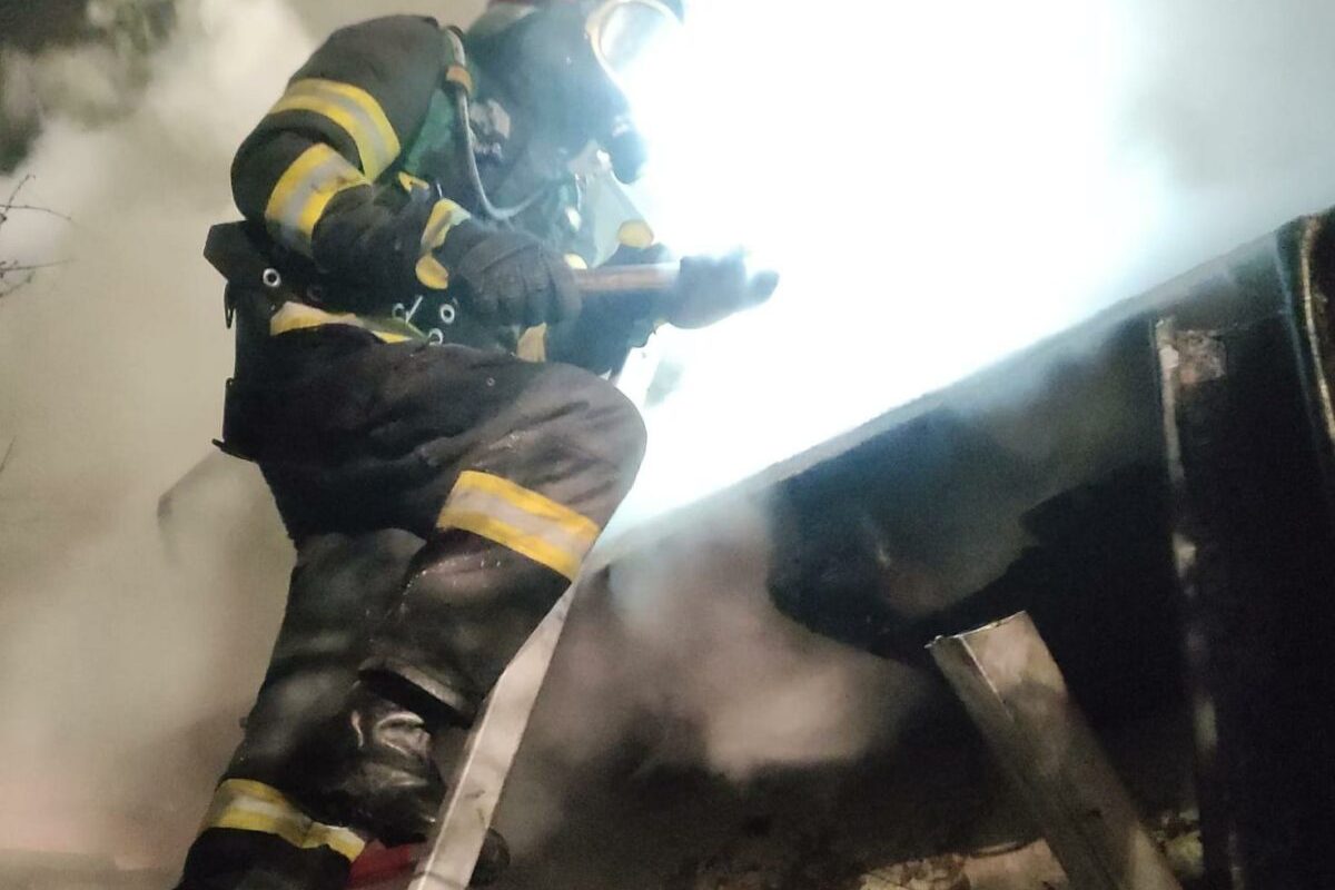 Incendiu uriaș la Galați: Pompierii au găsit o victimă, misiunea continuă