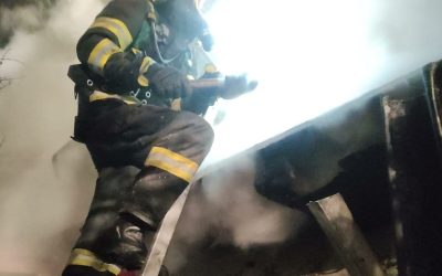 Incendiu uriaș la Galați: Pompierii au găsit o victimă, misiunea continuă