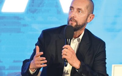 Un exercițiu de absolvire MBA simulează crize economice reale Un exercițiu final, menit să testeze abilitățile dobândite de cursanții programelor MBA, le prezintă acestora o criză imaginară, inspirată din dinamica economiei reale