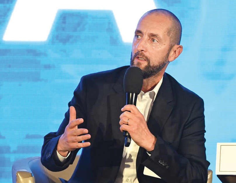 Un exercițiu de absolvire MBA simulează crize economice reale Un exercițiu final, menit să testeze abilitățile dobândite de cursanții programelor MBA, le prezintă acestora o criză imaginară, inspirată din dinamica economiei reale