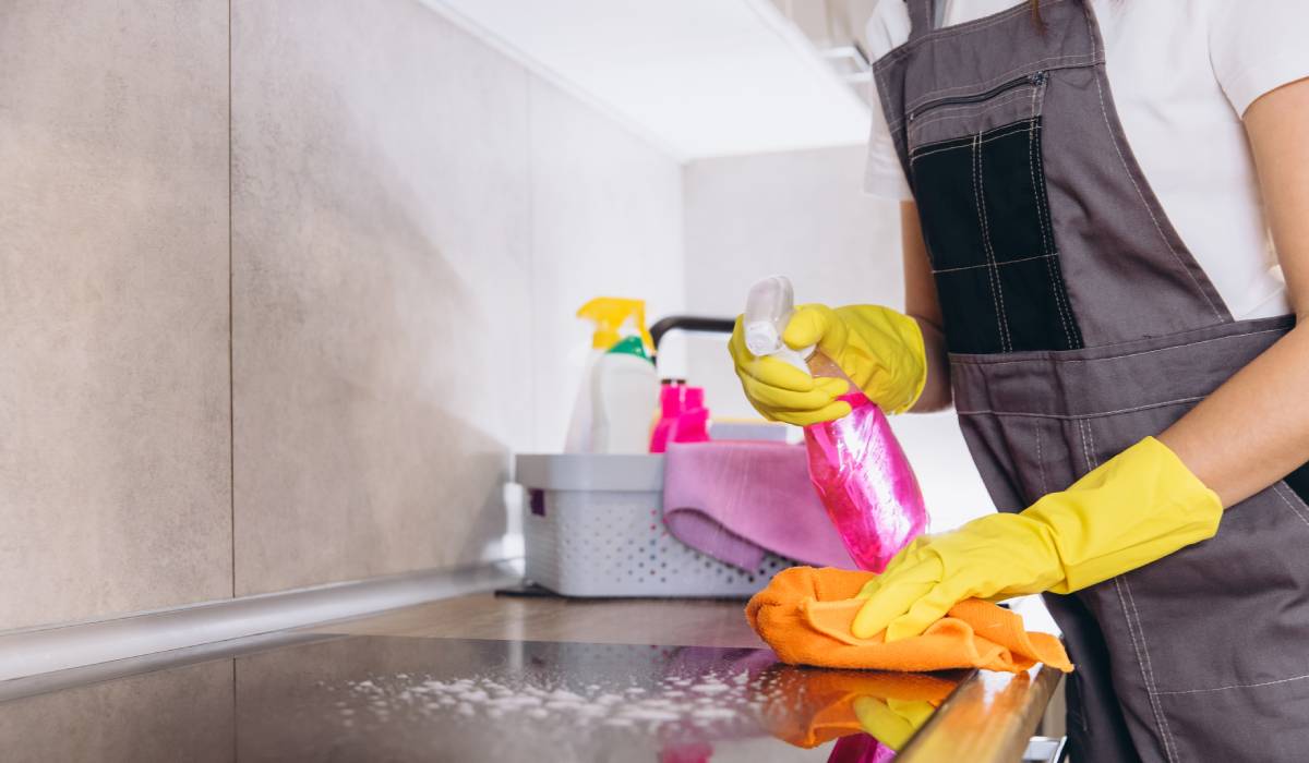 Substanțe periculoase în baie: Ce NU amesteci niciodată la curățenie