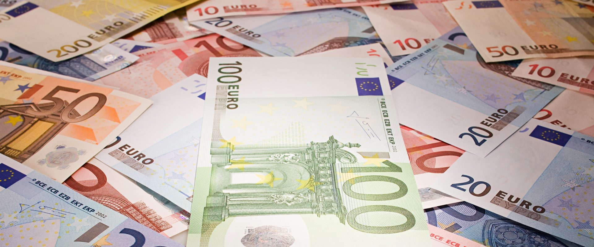 Bucurie pentru fermieri: Fonduri europene generoase pentru energie verde București – Fermierii și antreprenorii români din sectorul alimentar vor putea accesa fonduri europene consistente, de până la 20 de milioane de euro fiecare, pentru a-și instala sisteme fotovoltaice