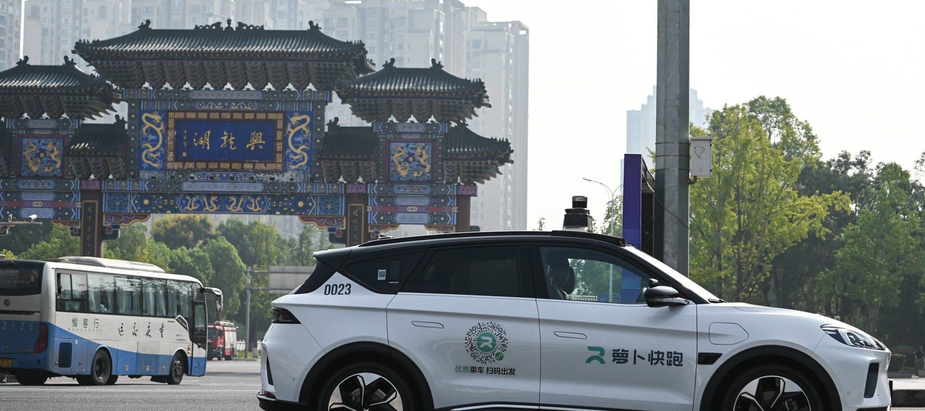 Pană generală pentru robotaxiurile din Wuhan: peste 100 de mașini au rămas blocate pe străzi Un incident neobișnuit a paralizat, miercuri, activitatea robotaxiurilor Apollo Go în orașul chinez Wuhan