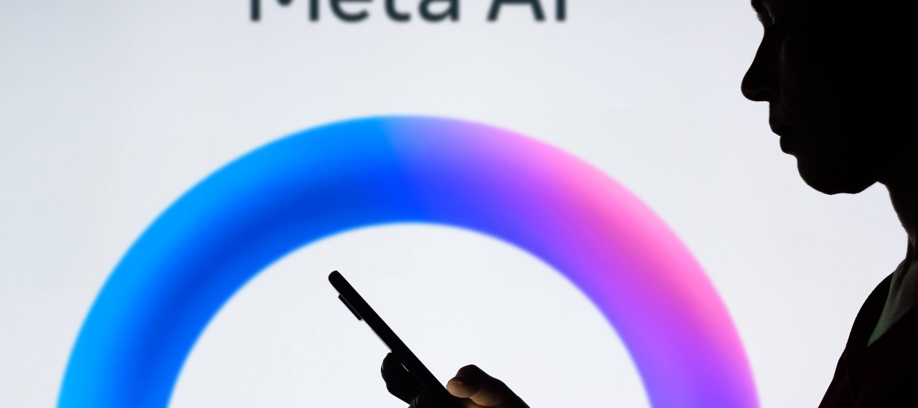 Meta își spionează angajații: Datele lor antrenează AI