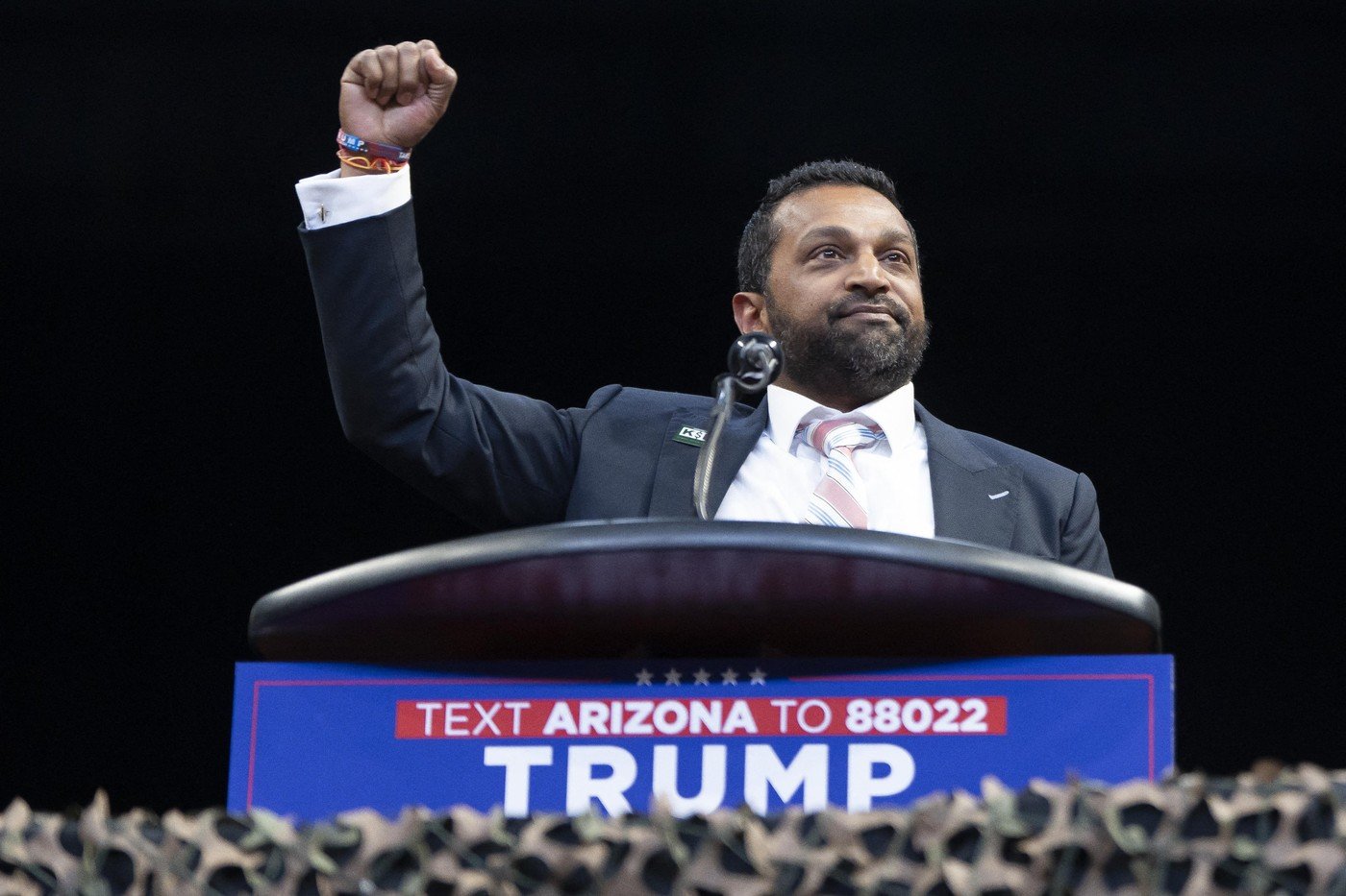O serie de înalți oficiali din administrația fostului președinte american, DONALD Trump, ar putea fi demiși în urma destituirii procurorului general PAM BONDI, potrivit informațiilor publicate joi de The Atlantic