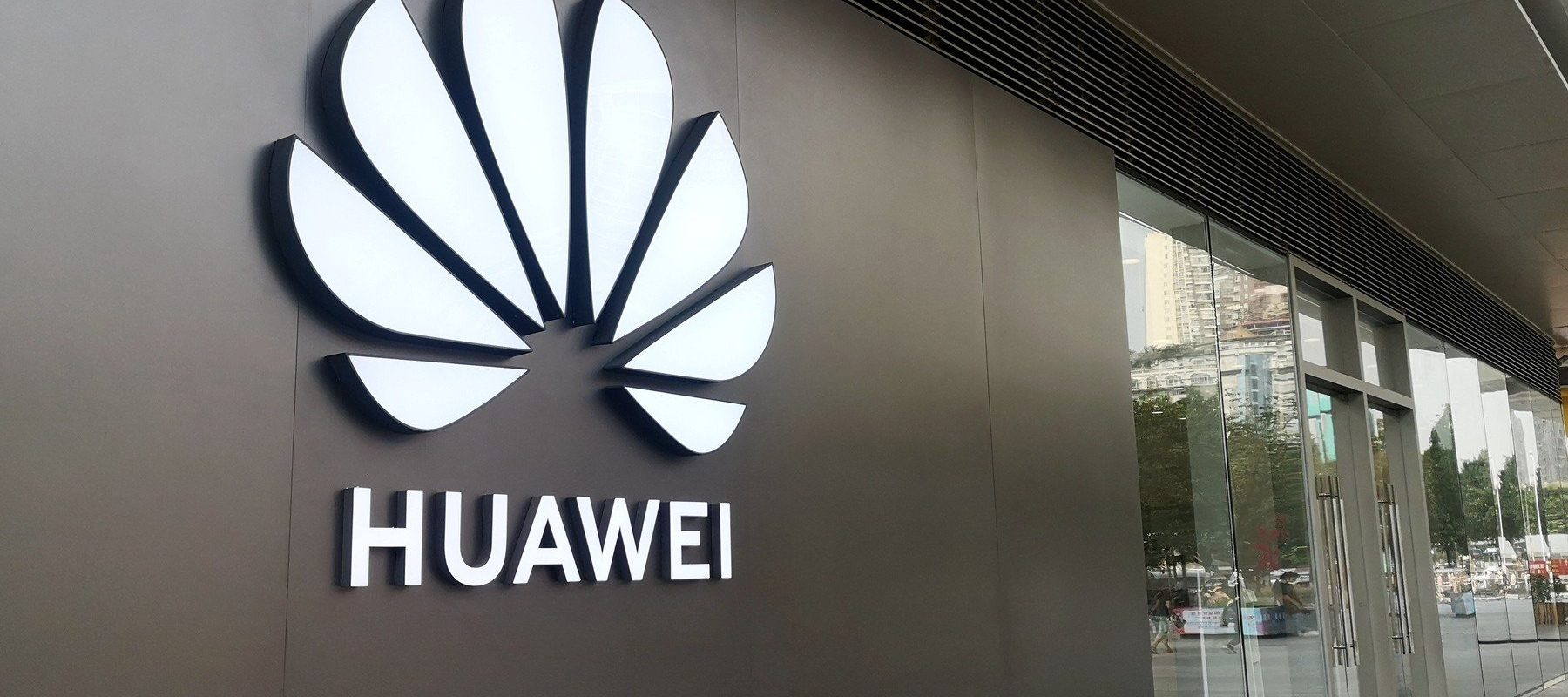 Huawei zdrobește Apple și Samsung: Noul telefon pliabil, un adevărat șoc!