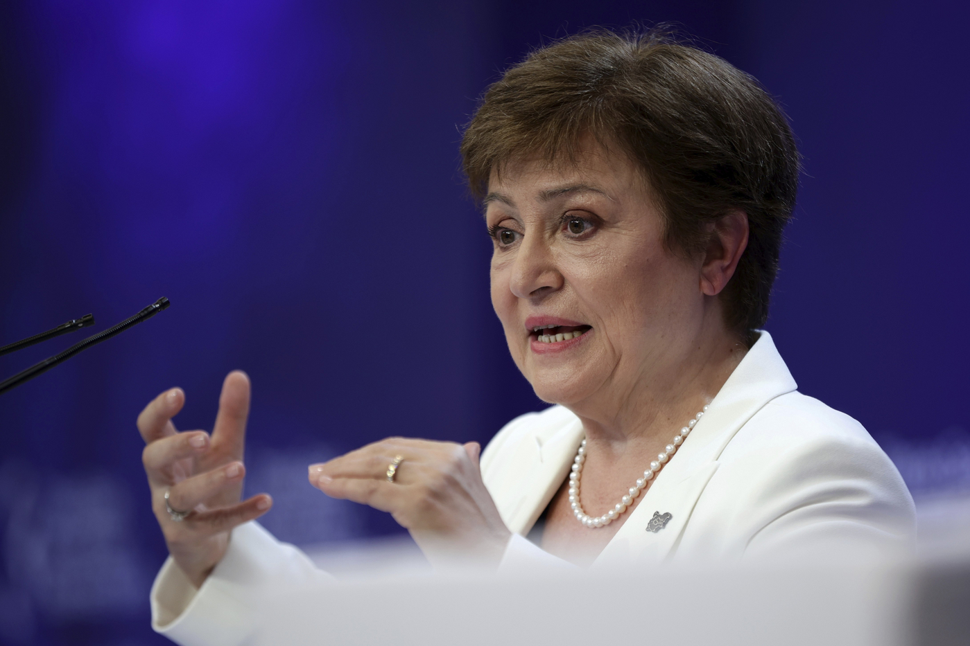 FMI trage semnalul de alarmă: România, în pericol? 7 puncte despre finanțe