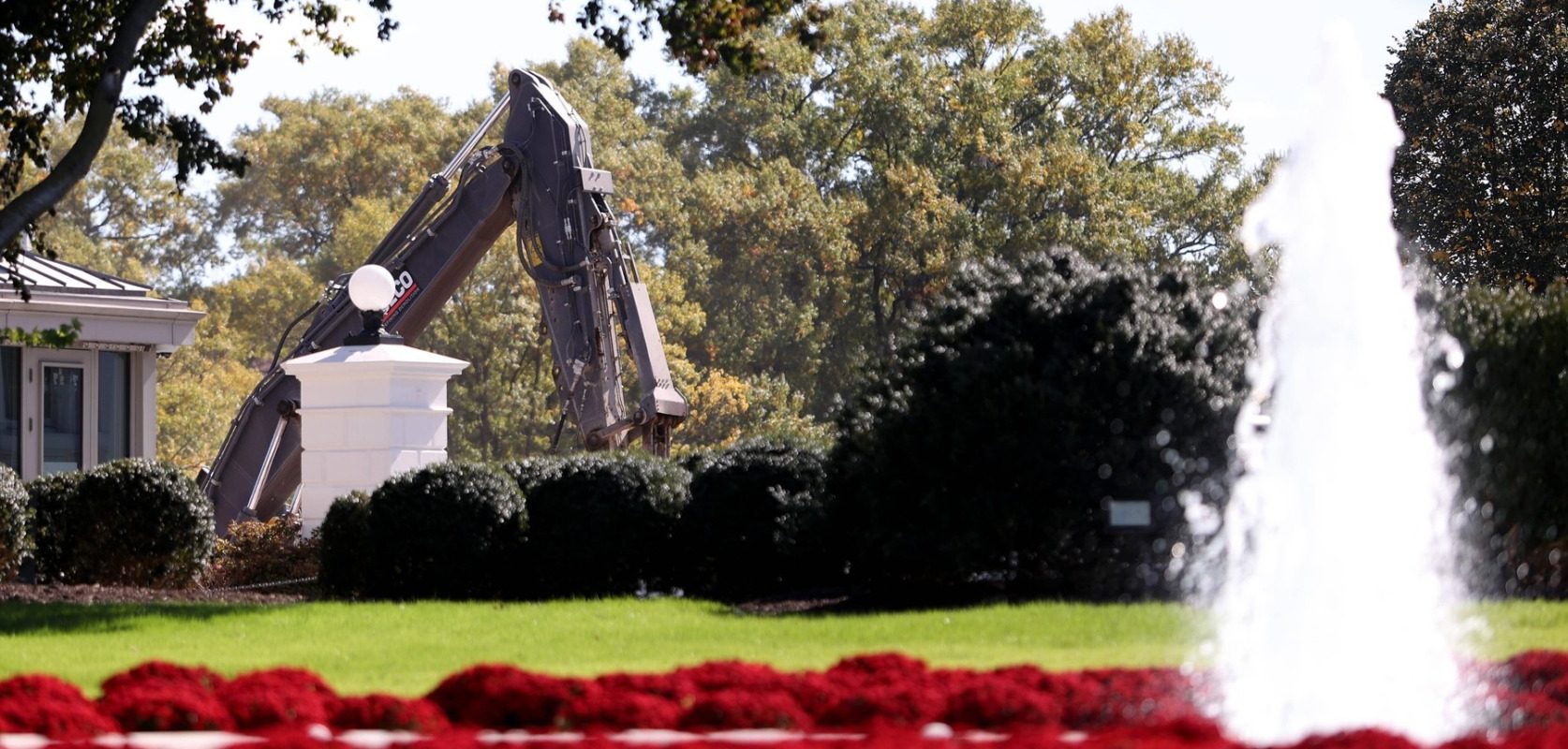 Casa Albă: Donald Trump reia construcția sălii de bal. Lucrările continuă