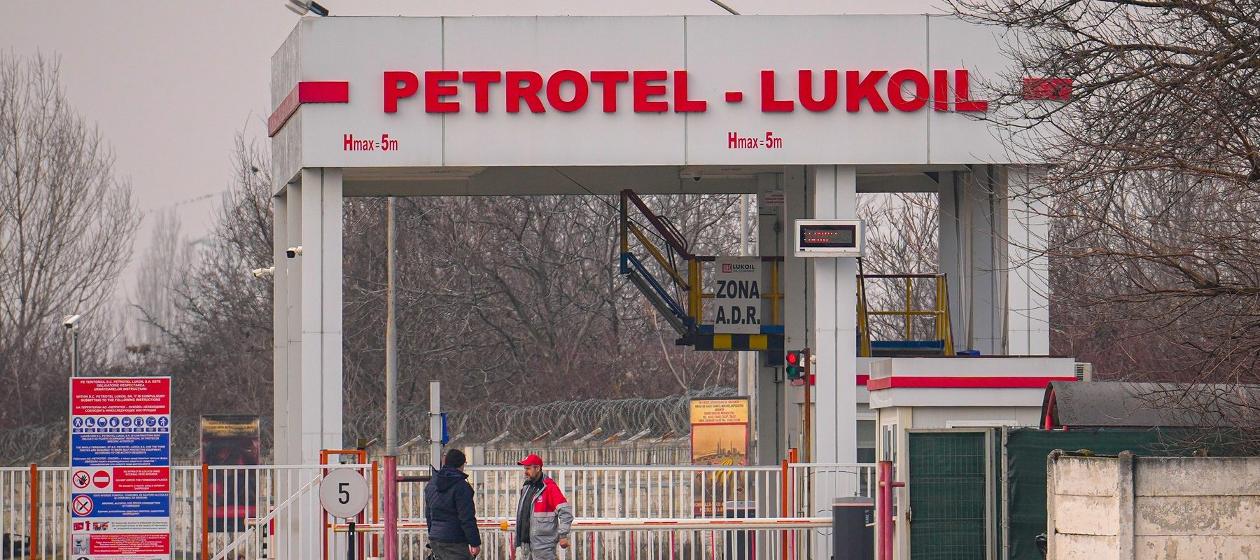 Petrotel Lukoil, repornită: Românii vor avea carburanți ieftini, promit șefii