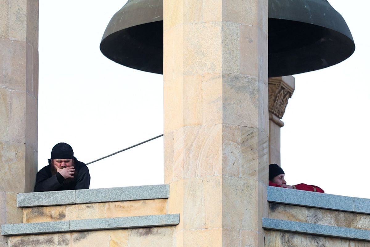 Clopotar din Bacău, în comă după ce clopotul bisericii l-a zdrobit